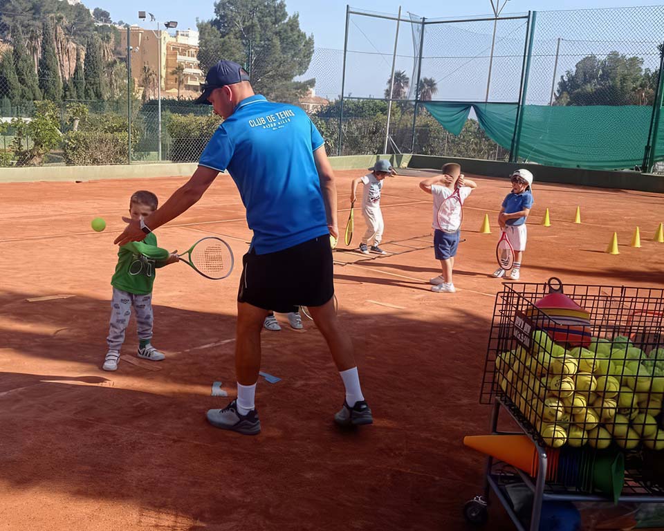 Kids tennis lesson