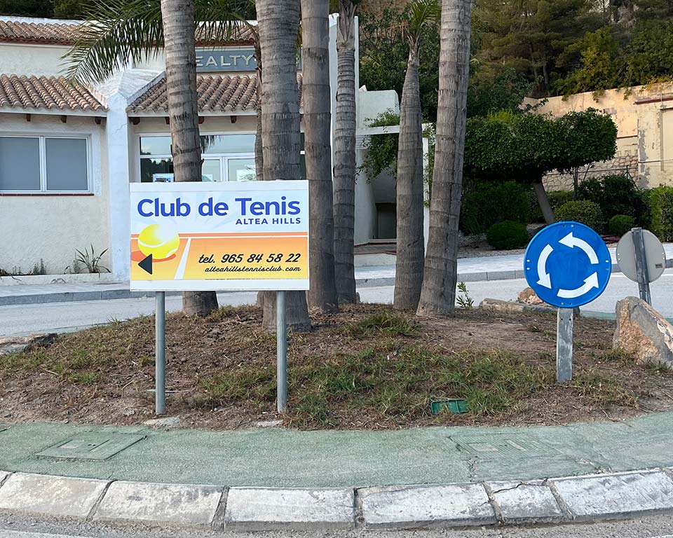 Sign towards Club de Tenis Altea Hills